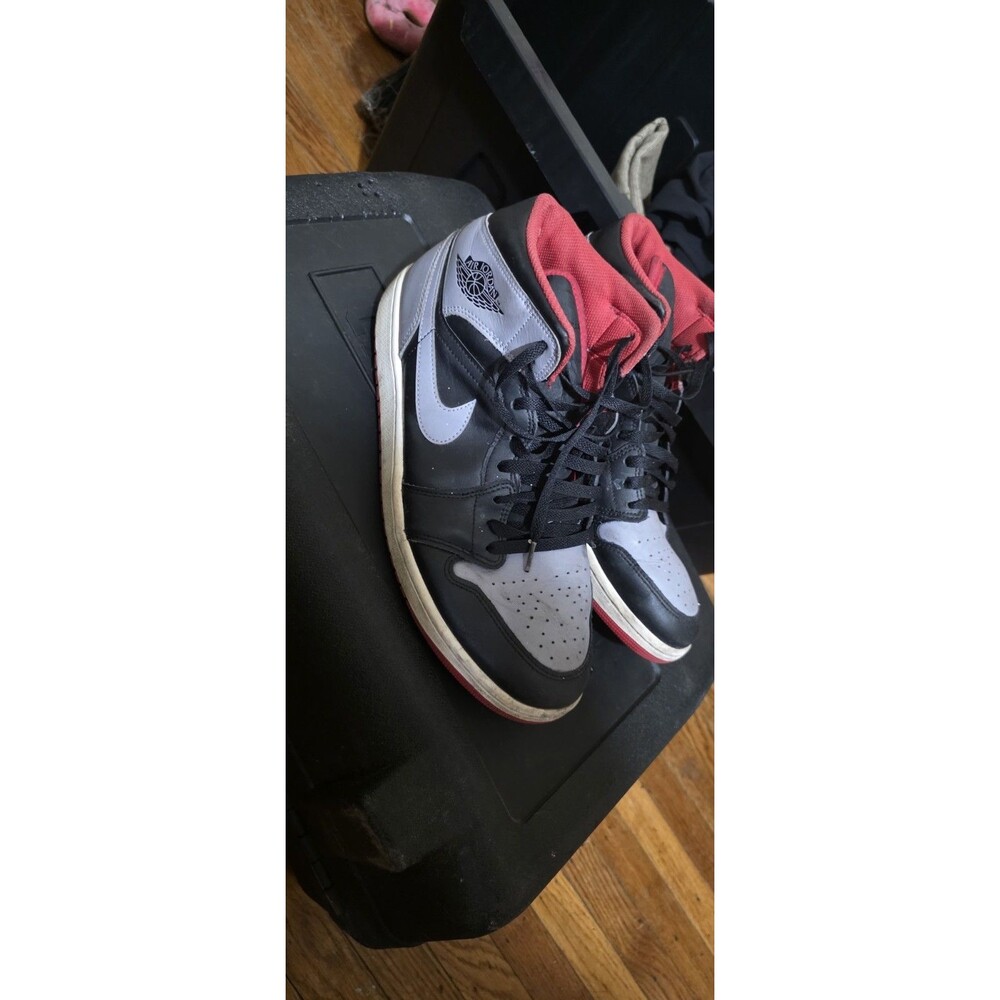 Jordan Air Jordan 1 Mid Men’s Mid Top Leather Colorblock Black/Grey/Red 2019.